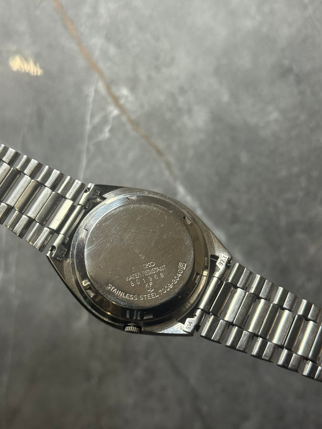 rare black textured dial vintage automatic seiko 5 day-date watch