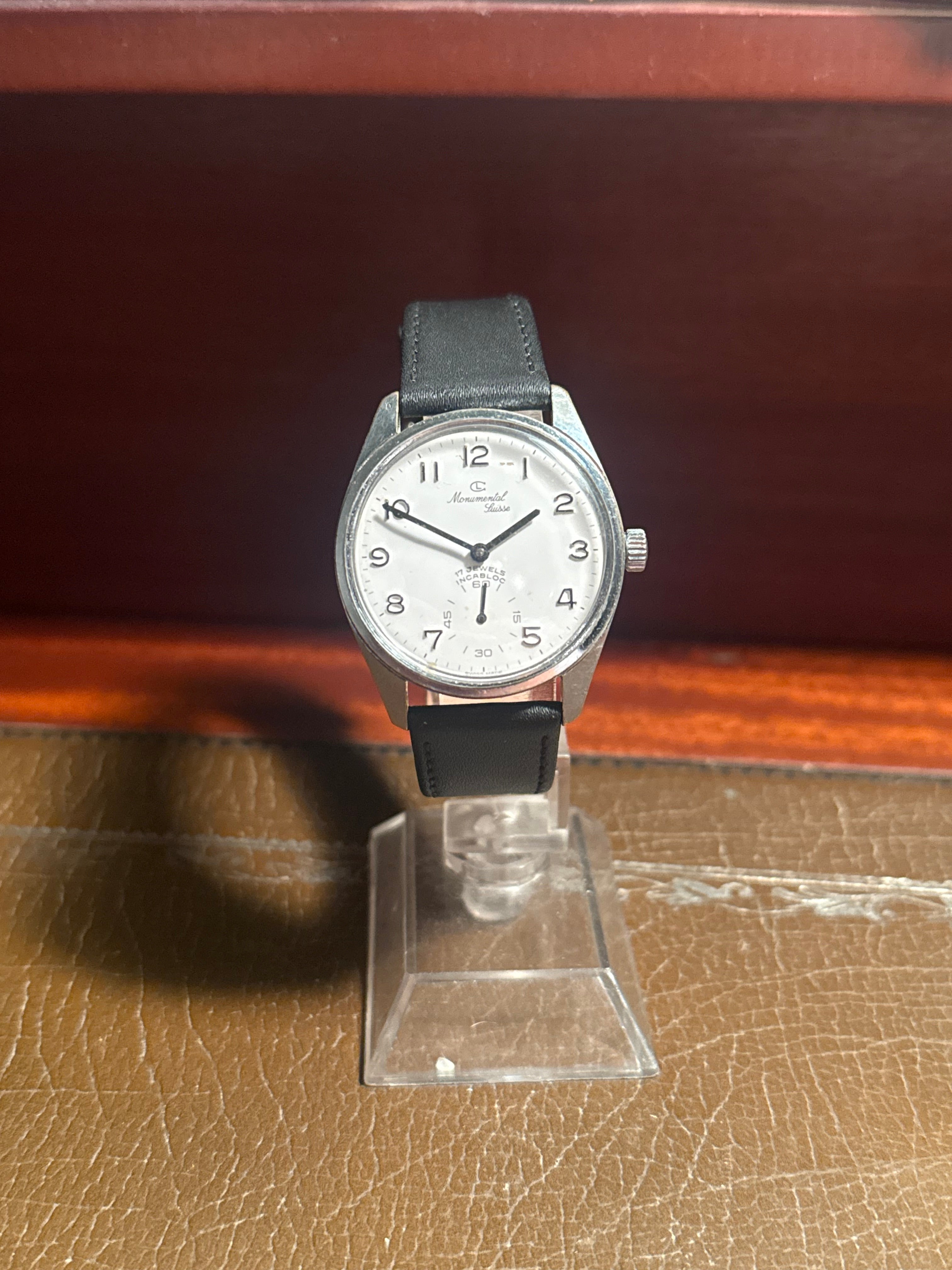 Vintage monumental suisse manual wind dress watch