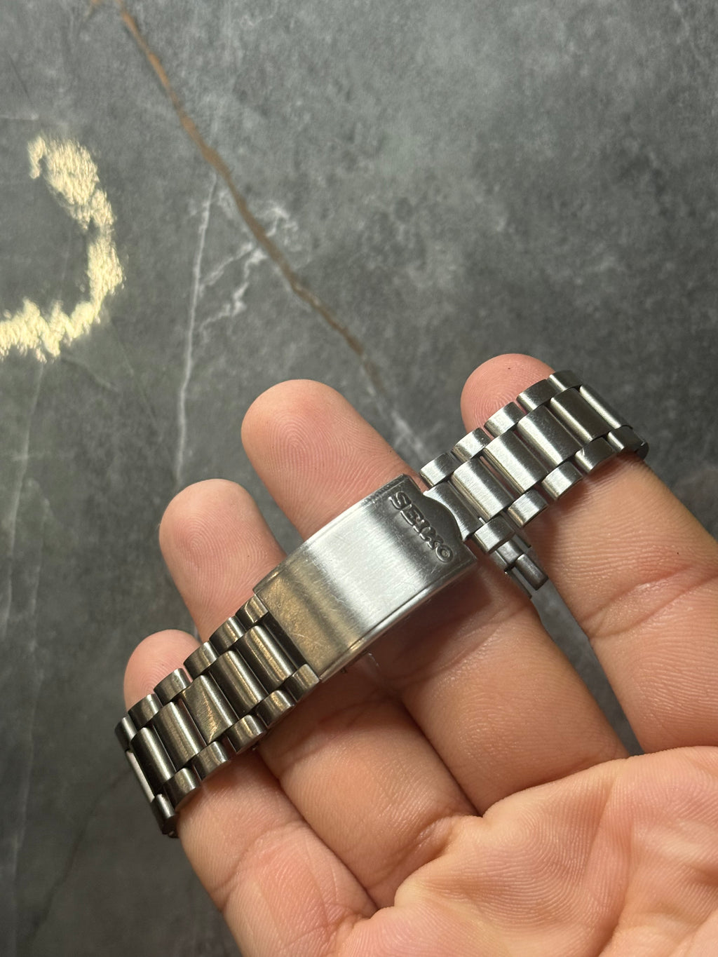 rare black textured dial vintage automatic seiko 5 day-date watch